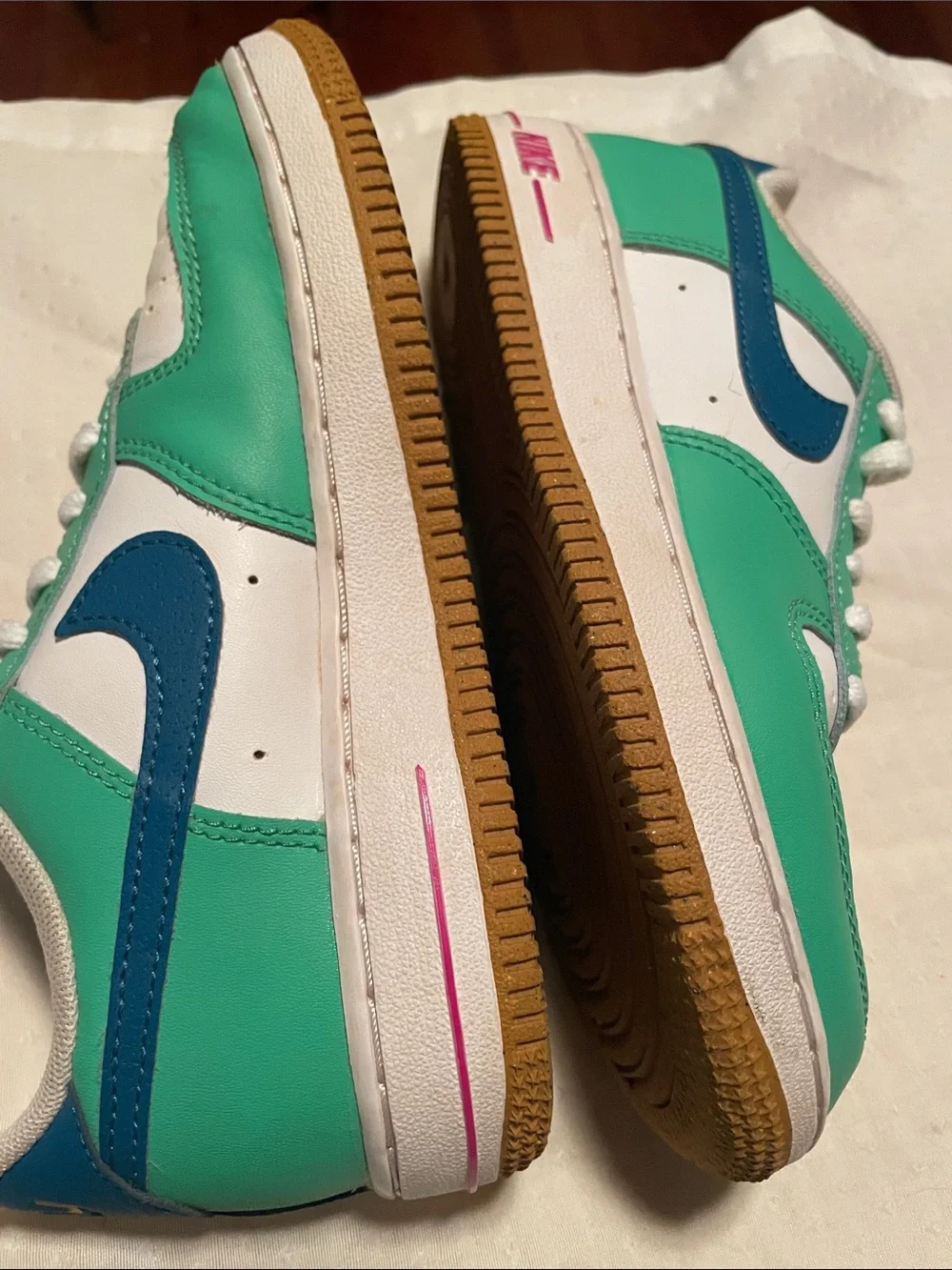 Nike Kids Low-Top Sneakers in Teal, White and Blue.   Boys size 1